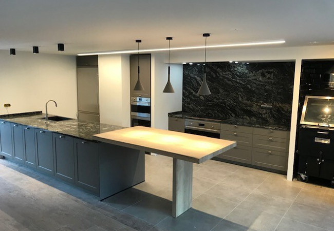 Indian Black - Granit SENSA - Finition Poli (Poli) - Plans Cuisines